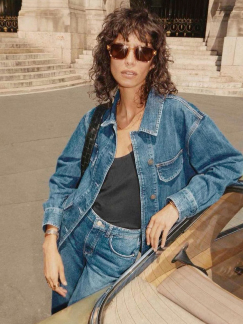 Il suffit souvent de bien peu - accessoires/gestuelle/coiffure - pour rendre le style casual infiniment sexy !