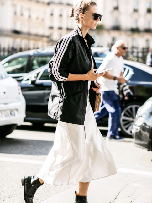 Oui au look noir et blanc jouant avec les codes !