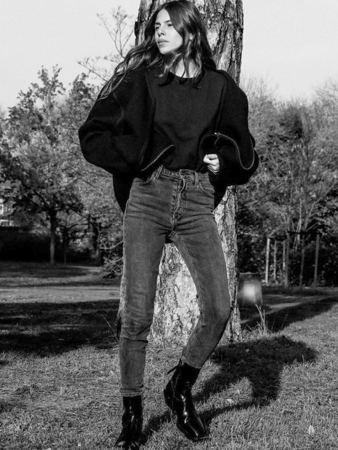Boots de cowboy minimalistes + slim noir dlav + ample blouson zipp = le bon mix