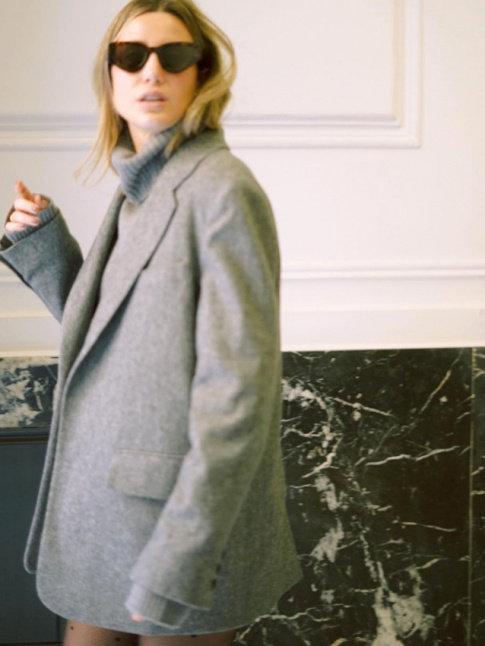 Blazer masculin + collants plumetis = le bon mix