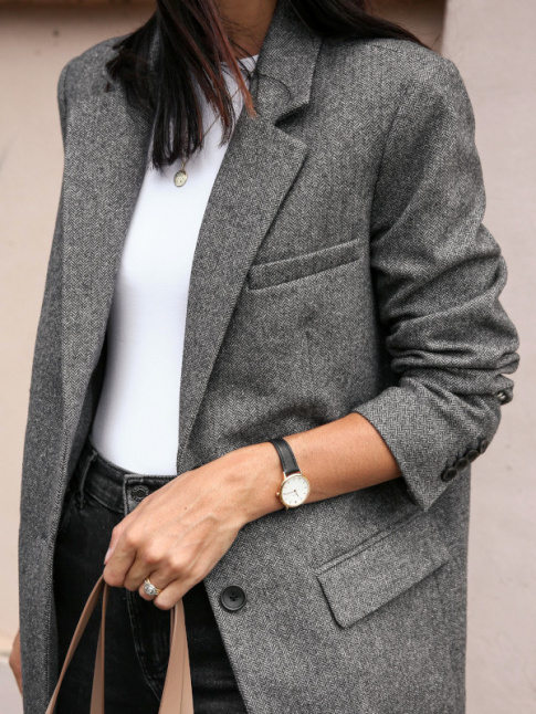 Envie d'un blazer masculin  porter avec un simple tee-shirt blanc !