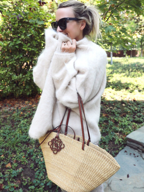 Pour ou contre le duo pull hivernal/cabas estival en raphia tress ?