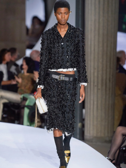 Oui au tailleur jupe retravaill par Miuccia Prada !
