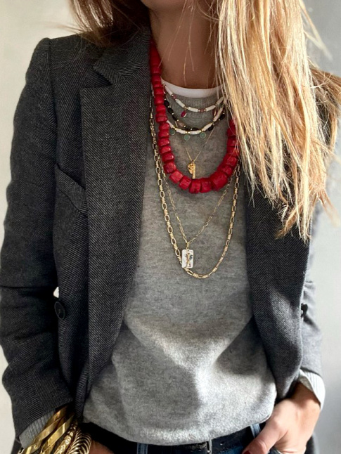 Rien de tel qu'une touche de rouge pour relever un camaeu de gris !
