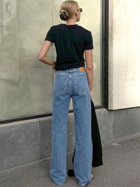 Mlant poches bien places, jambes larges et taille semi-haute, ce jean a tout bon !