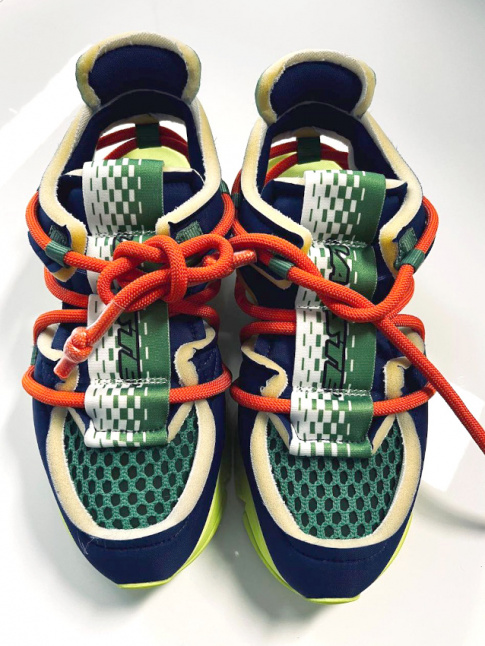 Oui aux baskets ressemblant  un animal exotique !