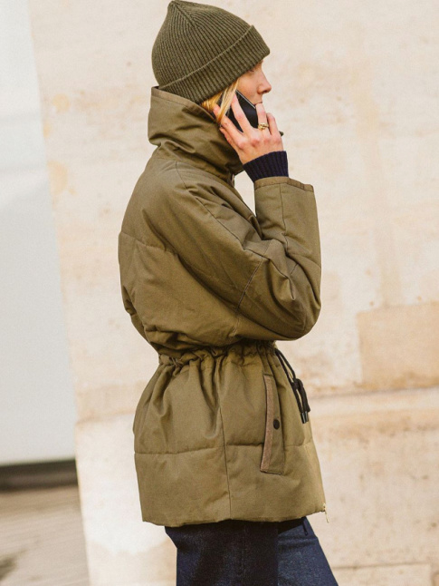 Resserre  la taille et peu volumineuse, la doudoune se fait instantanment plus chic !