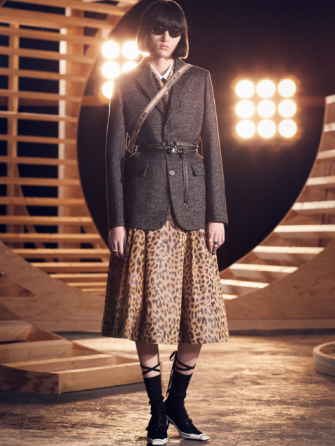 Jupe imprim lopard + blazer masculin = le bon mix