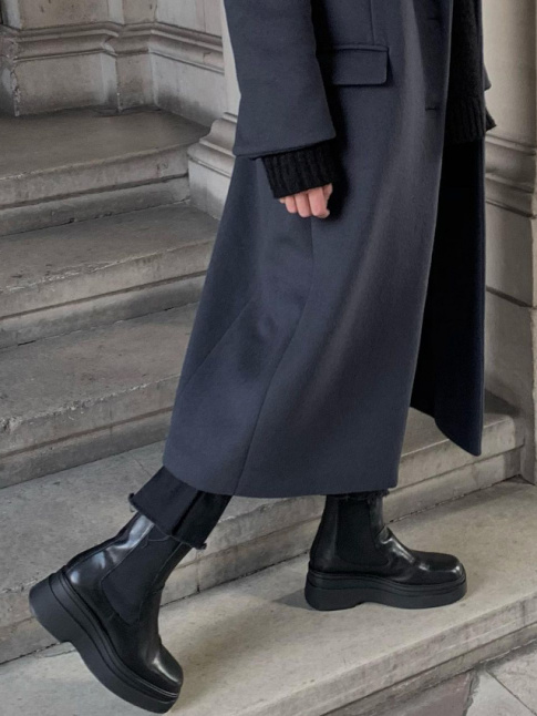 No chelsea boots + slim 7/8 + pardessus chic + gros pull = le bon mix
