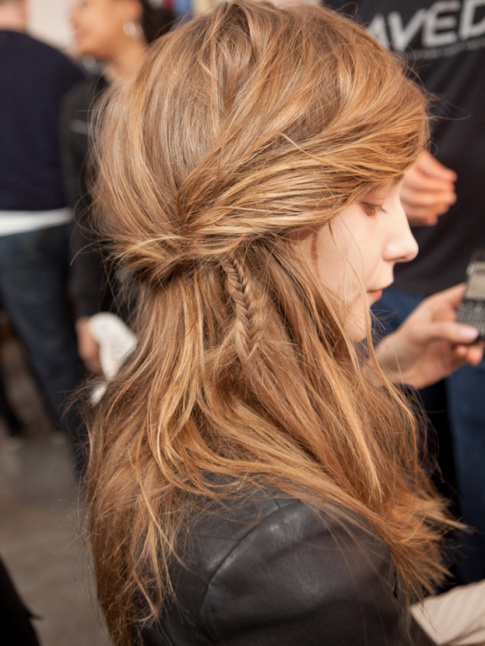 Cheveux texturs + mini tresse = le bon mix