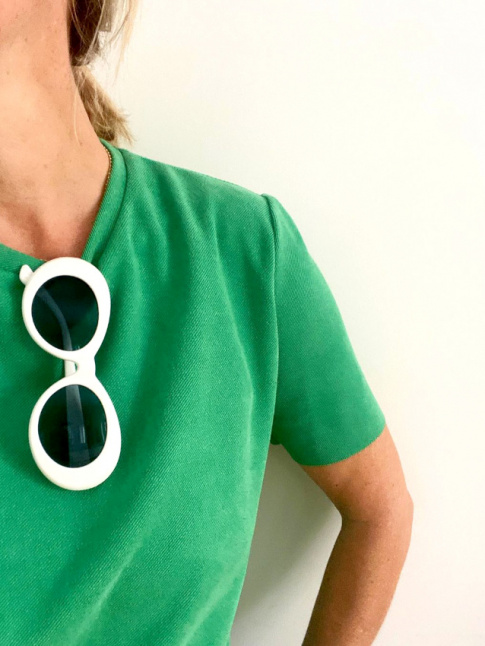 Vert textur + lunettes sixties = le bon mix
