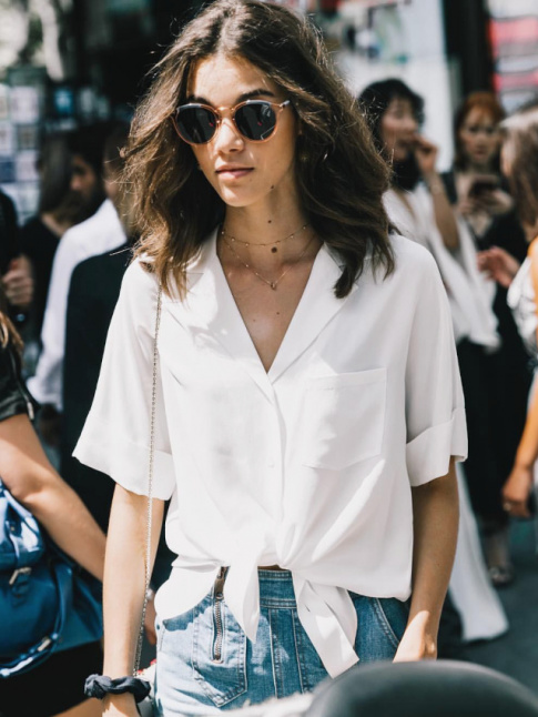 Nouer une chemise blanche dans le bas ou comment changer facilement l'allure de cette dernire !