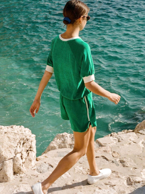 Quand l't autorise  se glisser dans des vtements d'enfant taille adulte !