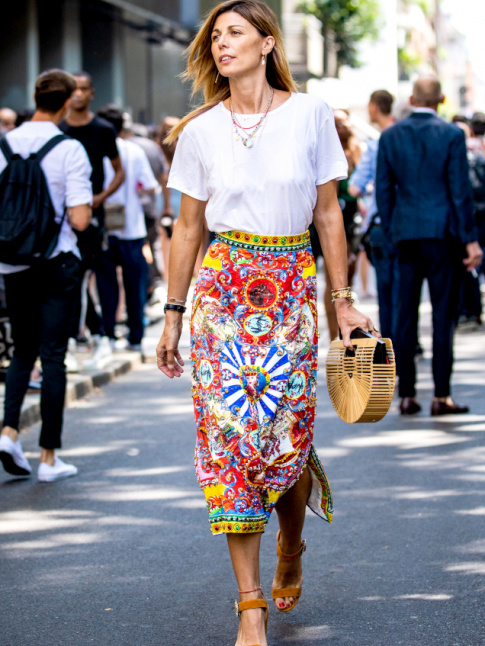 Rien de tel qu'un tee-shirt blanc pour patiner un look sophistiqu !