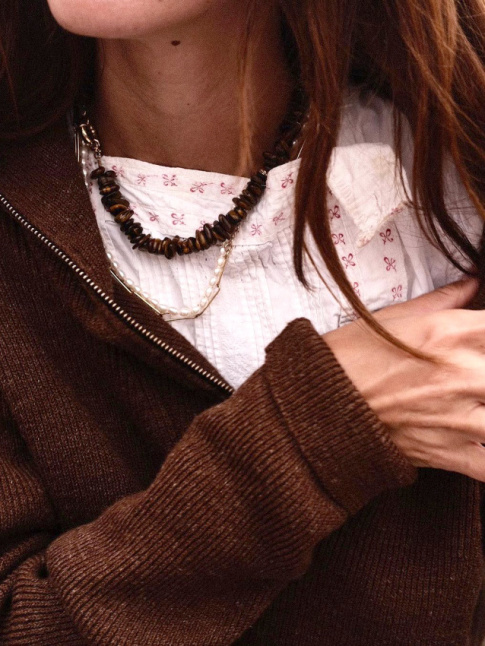 Toujours avoir un bon vieux pull camionneur pour rchauffer ses tenues romantico-estivales !