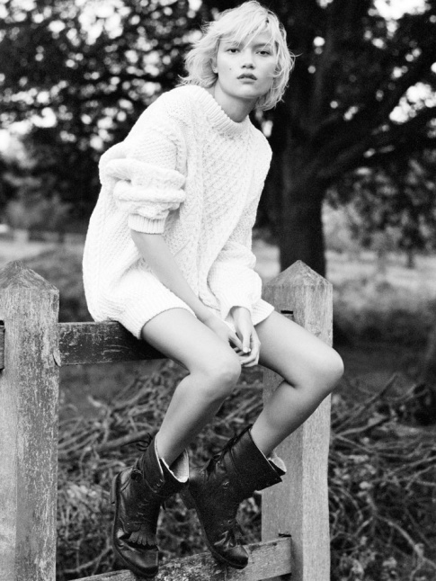 Robe pull en grosse maille + boots biker = le bon mix