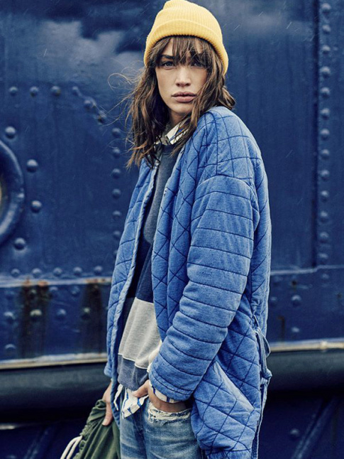 Mlant harmonie de teintes, dgaine naturel et jeux de matires, ce look a tout bon !