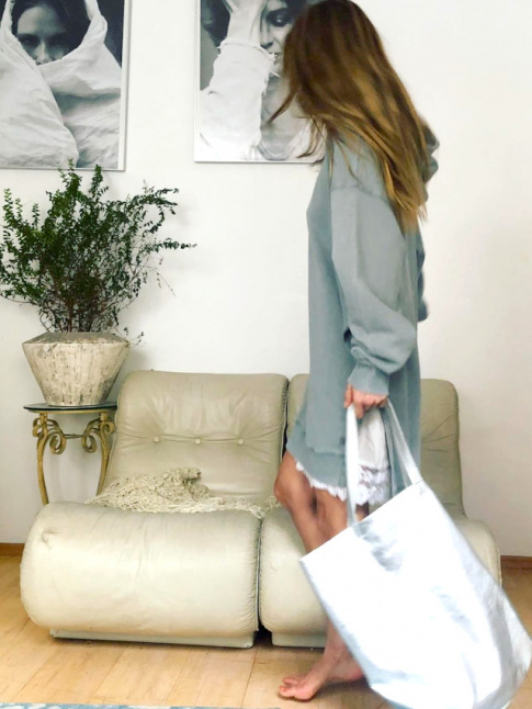 Dentelle + sweat-shirt = le bon mix
