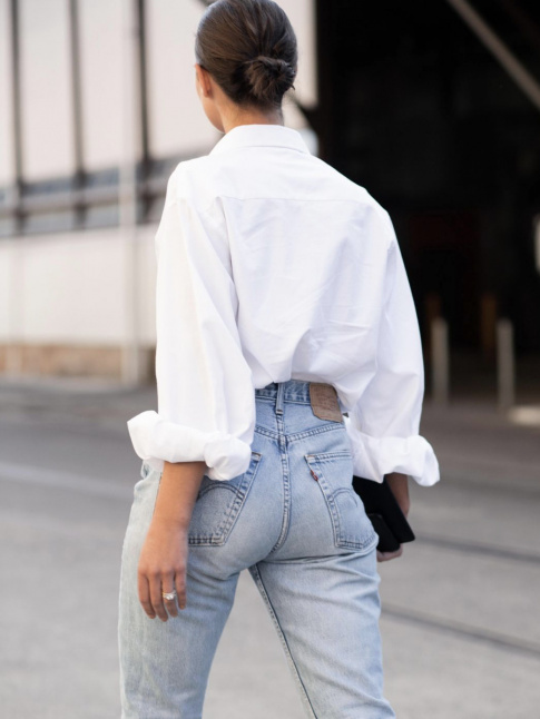 On ne se lasse pas du duo jean Levi's/chemise blanche XL !