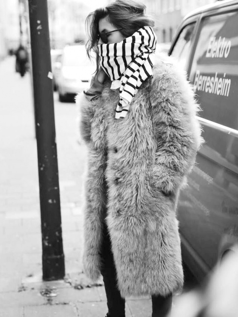 Le pull ray : la parfaite charpe d'appoint !