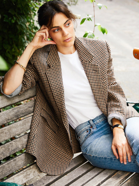 Blazer Cline + tee-shirt blanc + jean droit bleu dlav = le bon mix