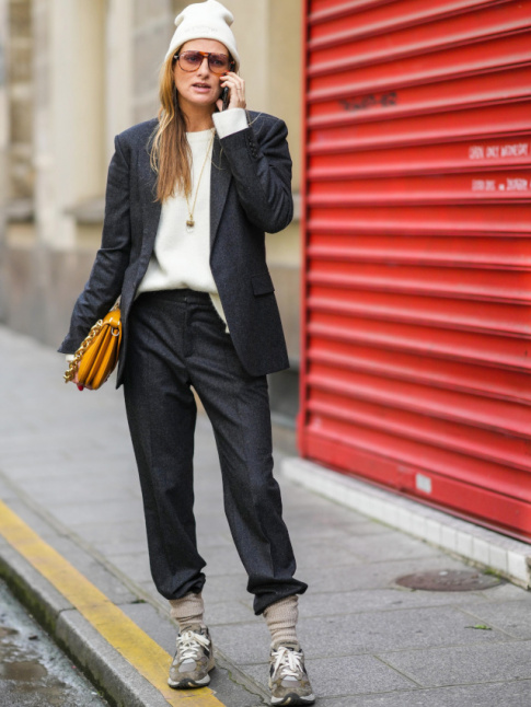 Pour ou contre le pantalon de ville gliss dans les chaussettes ?