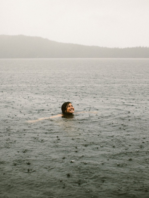 Lac + pluie + bonne humeur = le bon mix