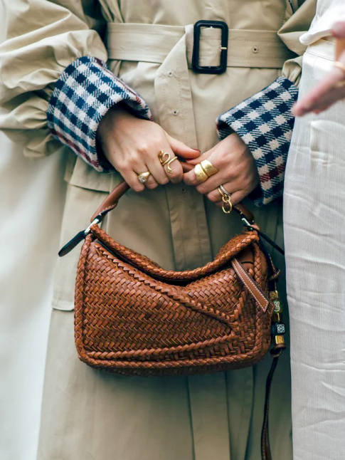Cuir tress + volume contemporain = le bon mix