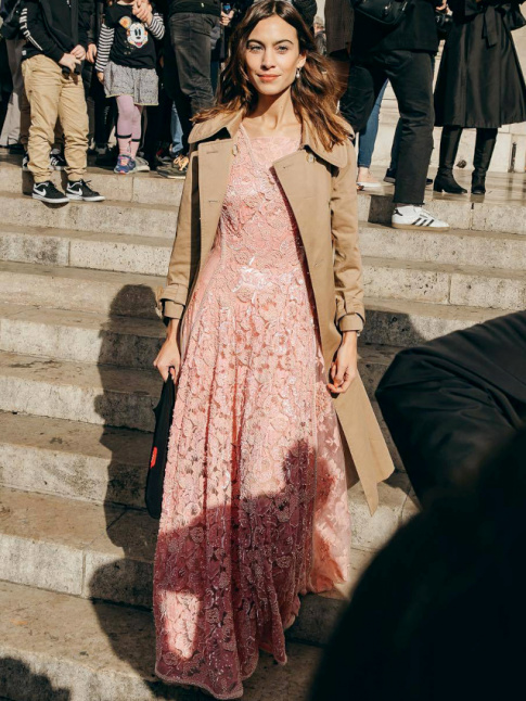 Trench + robe de soire = le bon mix