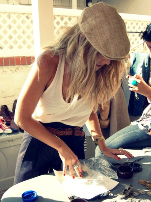 Dbardeur + casquette de grand-pre + pantalon taille haute = le bon mix