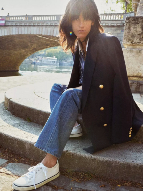Le blazer bleu marine : un classique indispensable !