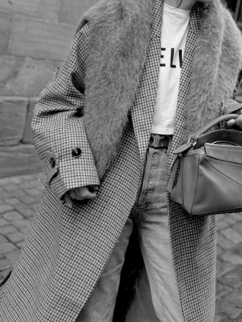 Pardessus  carreaux + pull duveteux = le bon mix