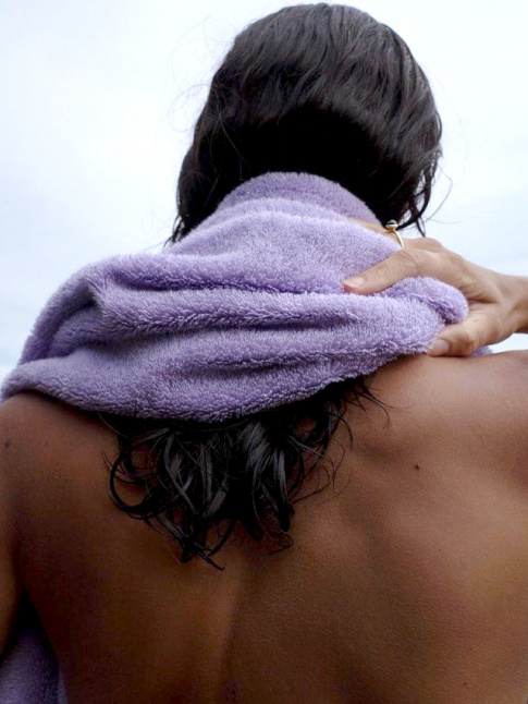 Wanted : une serviette ponge lavande susceptible de sublimer notre bronzage ds l't venu !