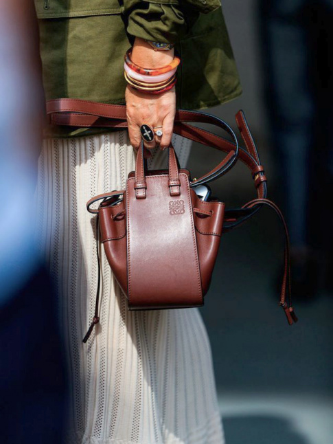 Mlant mini sac en cuir conceptuel et look boho casual, ce look a tout bon !