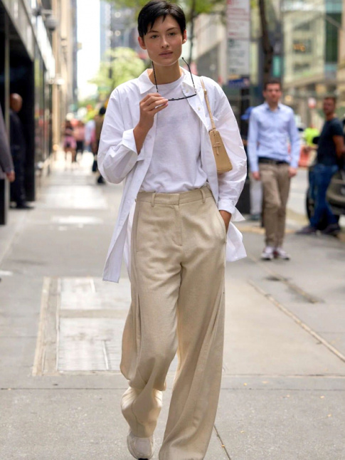 Oui au duo blanc beige trait en mode boyish !