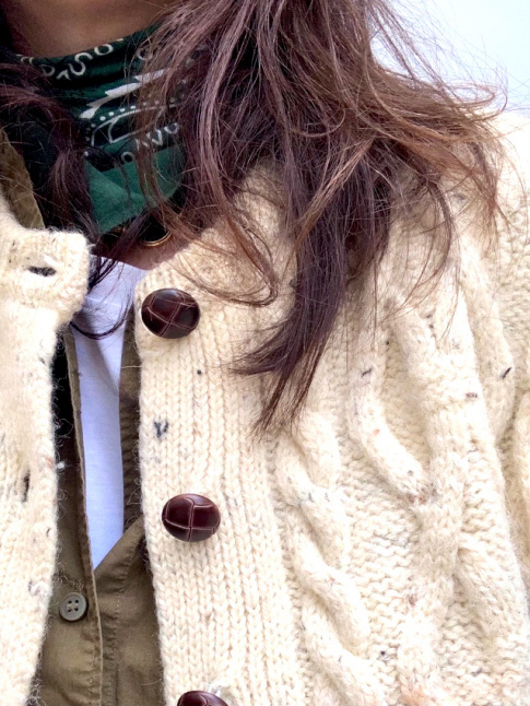 Rien de tel qu'un gilet torsad vintage pour rchauffer le trio kaki/blanc/vert bouteille !