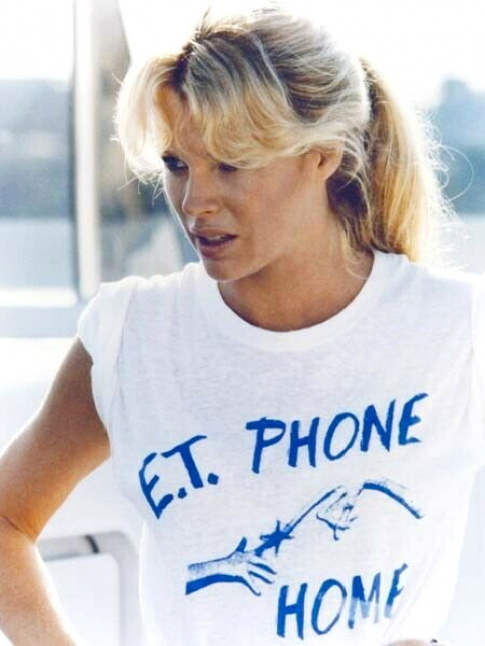 Wanted : un tee-shirt blanc rehauss d'une inscription bleue !