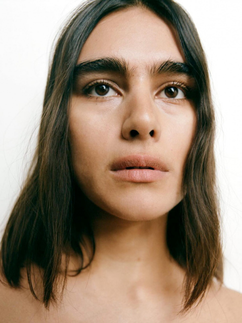 Laisser vivre ses sourcils et gagner en unicit...