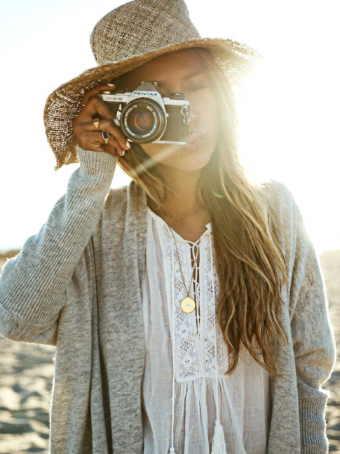 Blouse folk translucide + long gilet = le bon mix