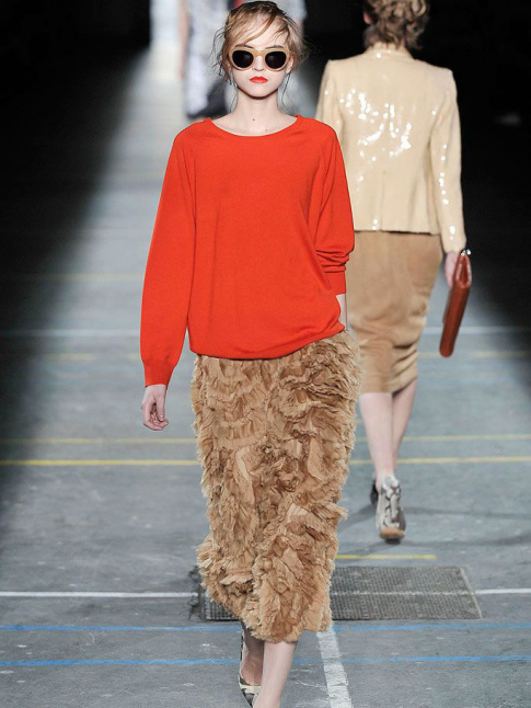 Rouge orang + camel = le bon mix