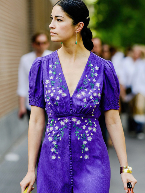 Mlant couleur vivifiante et raffinement estival, cette robe a tout bon !