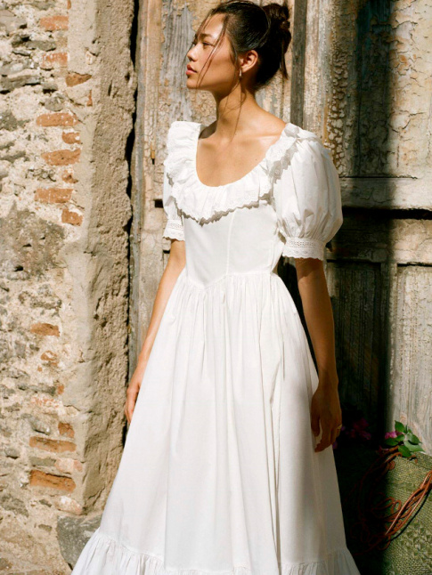 Robe romantique + naturel pur = le bon mix