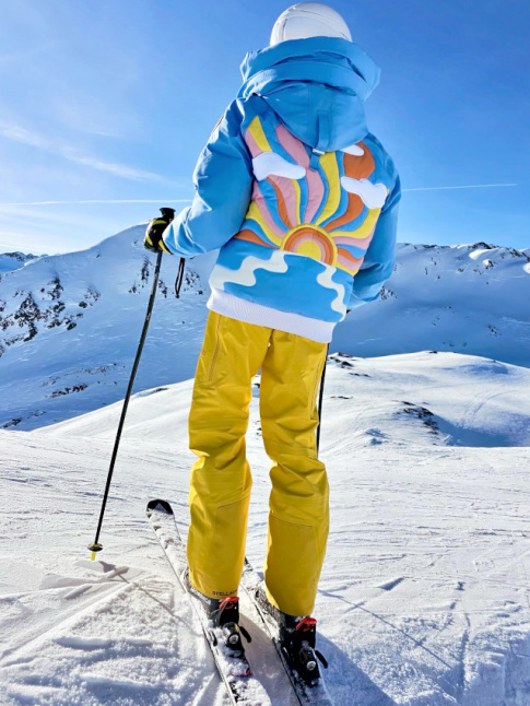 Wanted : une tenue de ski joyeuse et colore !