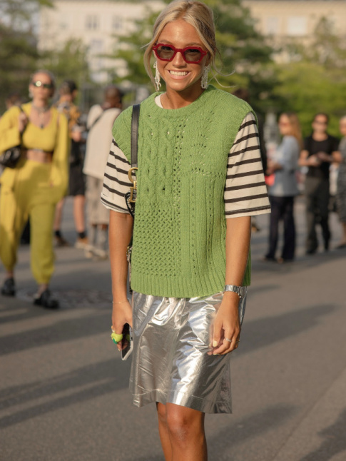 Rien de tel qu'un maxi sourire pour attnuer la dimension clivante de certains looks !