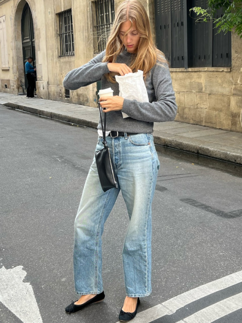 Un jean large court sur la cheville, un croissant, un caf, une rue parisienne... what else ?