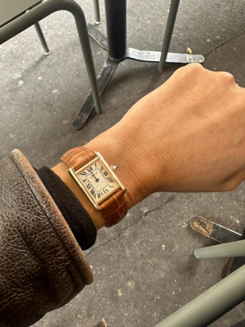 Blouson en cuir us + montre ultra chic = le bon mix