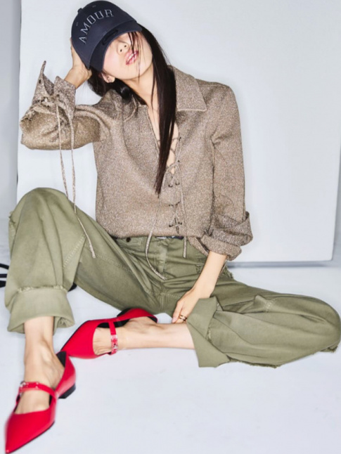 Les ballerines rouges pointues : les meilleures allies du chino kaki ?