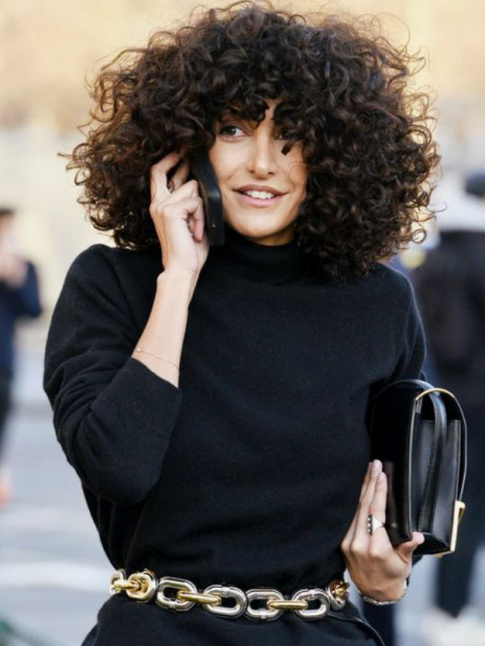Les cheveux boucls : le meilleur des accessoires naturels !