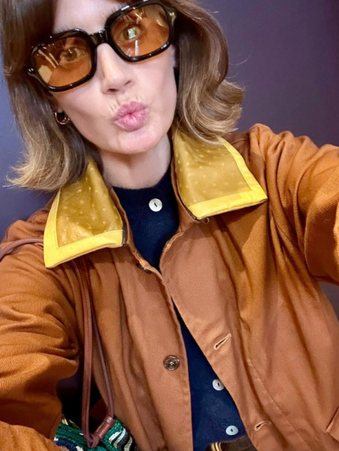 Jaune + marron + bleu marine = le bon mix