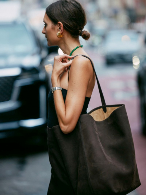 Rien de tel quelques bijoux pour rehausser une tenue estivale minimaliste !